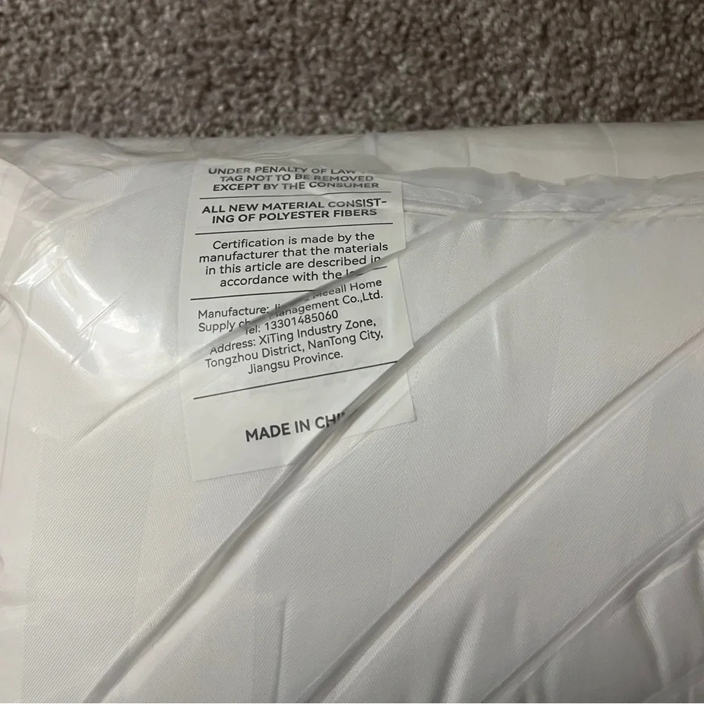 White Microfiber Bed Pillow (brand new)
